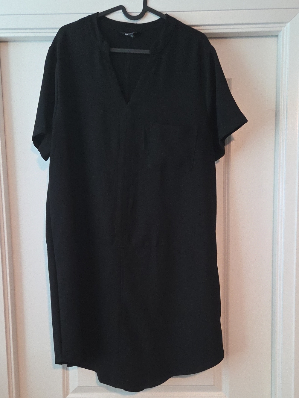 Black Short Sleeve V-Neck Shift Dress
